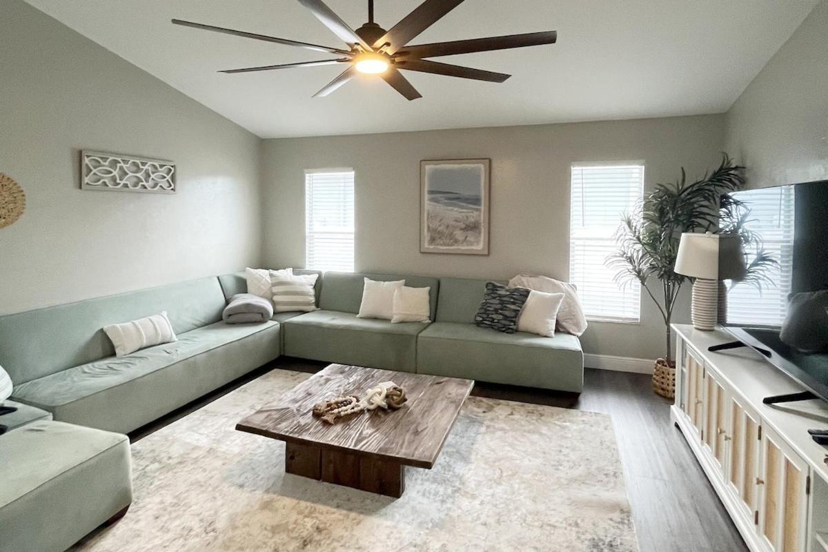 Pelican House 4 Bedrooms Free Heated Pool Hébergement de vacances Cape Coral